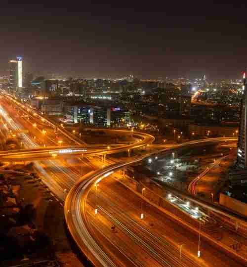Skyline nocturne de Dubaï illuminée