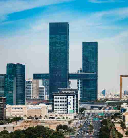 Appartement moderne à Dubaï avec vue sur les gratte-ciels, illustrant l'achat immobilier pour non-résidents — Photo San Photo