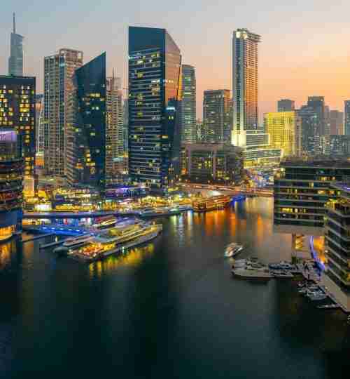 Investisseur francophone consultant les options de visa résidence Dubaï 2026 sans montant minimum