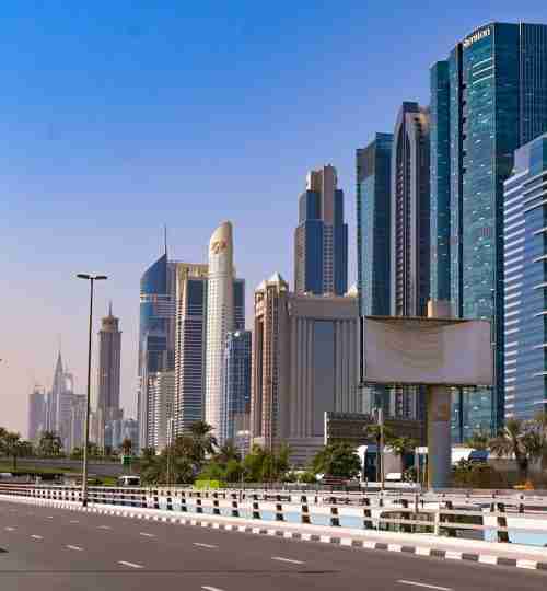 Vue panoramique des gratte-ciel de Dubaï illustrant les prix immobiliers par quartier dans la métropole émiratie