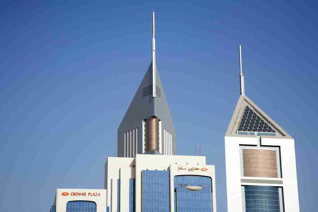 Vue aérienne du centre-ville de Dubaï, immeubles modernes et opportunités d'investissement immobilier