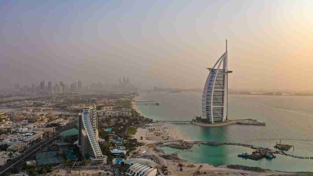 Investir à Dubaï 2026 : skyline moderne et opportunités immobilières dans l'émirat en pleine expansion