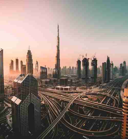 Appartement moderne en construction à Dubaï, investissement immobilier off plan avec vue sur la skyline urbaine