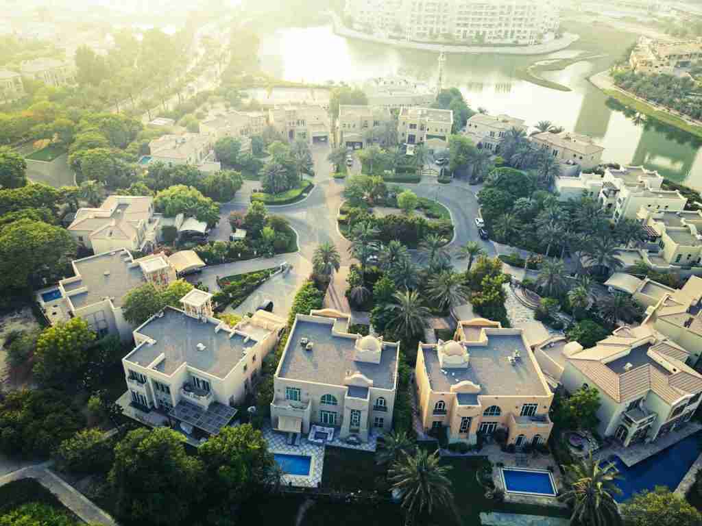 Skyline de Dubaï reflétant l'évolution des prix immobiliers au m² en 2025