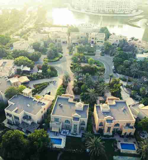 Skyline de Dubaï reflétant l'évolution des prix immobiliers au m² en 2025