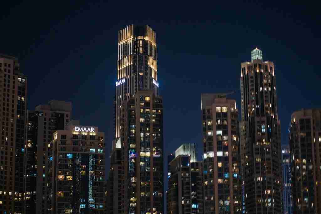 Vue aérienne des quartiers premium de Dubaï pour investissement locatif rentable