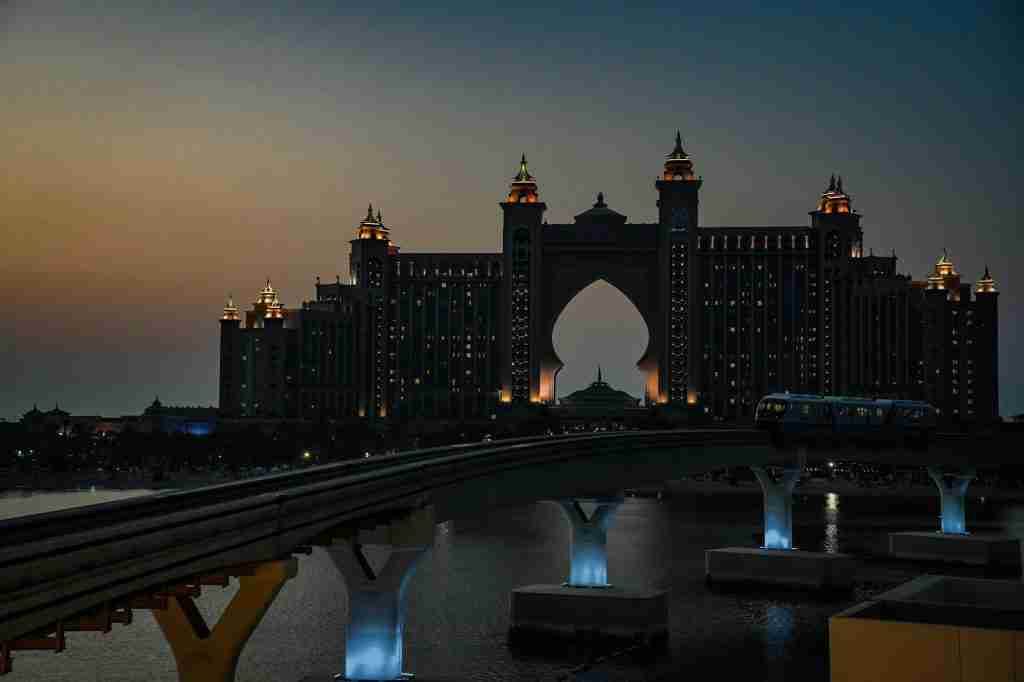 Vue aérienne de Business Bay Dubaï avec gratte-ciels et canaux, quartier d'affaires premium pour l'immobilier de luxe