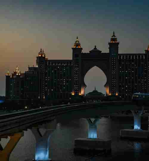 Vue aérienne de Business Bay Dubaï avec gratte-ciels et canaux, quartier d'affaires premium pour l'immobilier de luxe