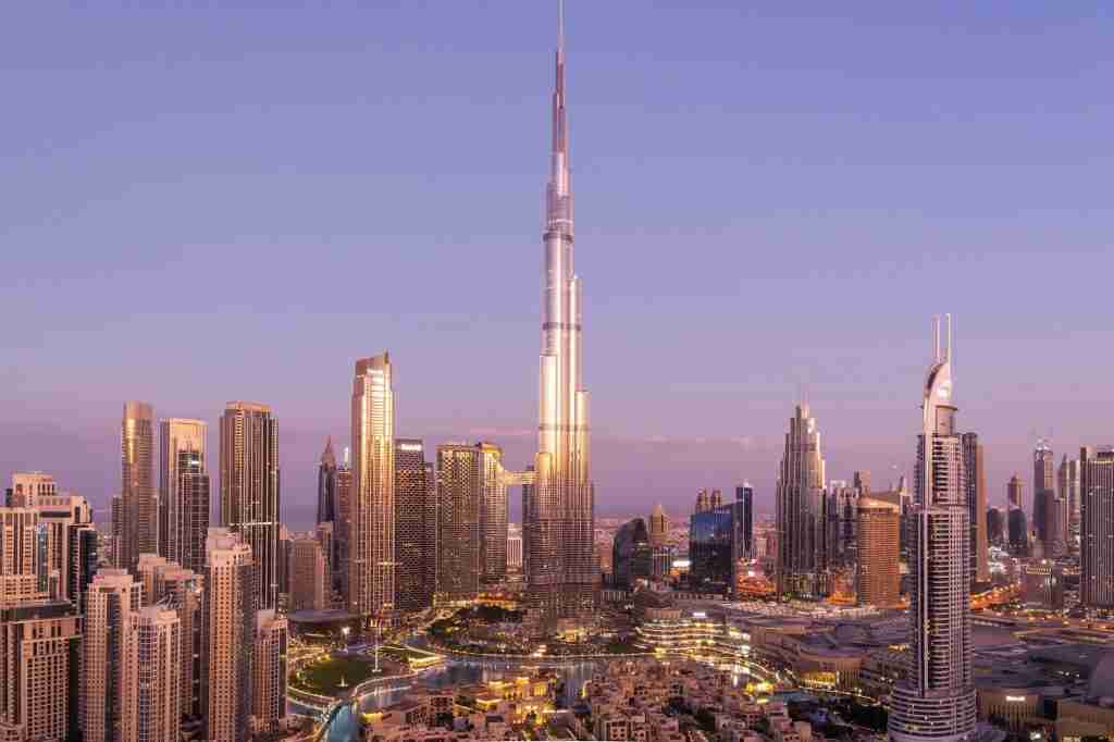 Vue panoramique des gratte-ciel de Dubai illustrant l'évolution du marché immobilier en 2026