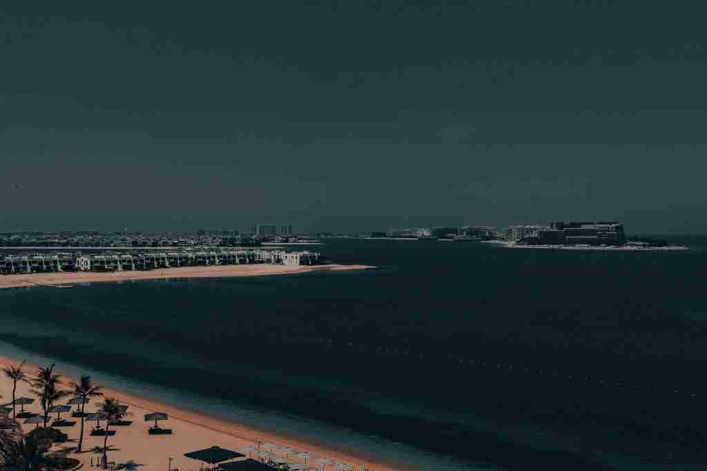 Skyline de Dubaï avec tours de luxe illustrant le Golden Visa résidence 10 ans pour investisseurs immobiliers