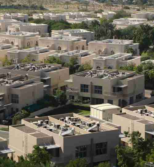 Agence immobilière francophone à Dubaï, vue sur les gratte-ciels et le marché immobilier luxueux — Photo Pexels Subbu Rayan