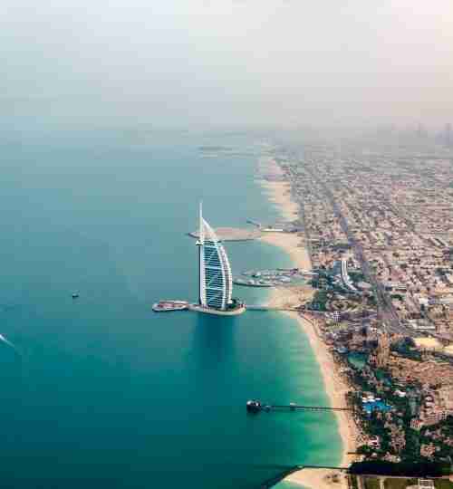 Vue aérienne de Saadiyat Island Abu Dhabi, île culturelle prisée pour l'investissement immobilier de luxe